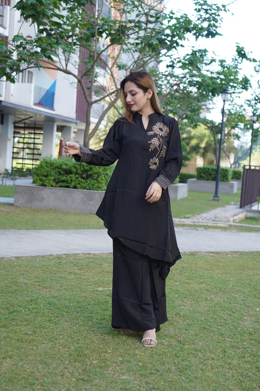 Designer handwork V-neck tunic paired with trousers.