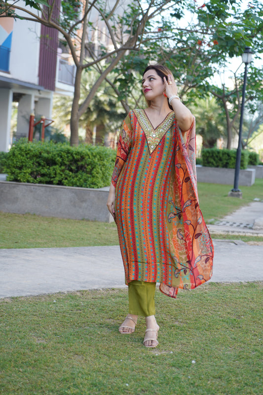 Elegant striped kaftan with a flowy silhouette