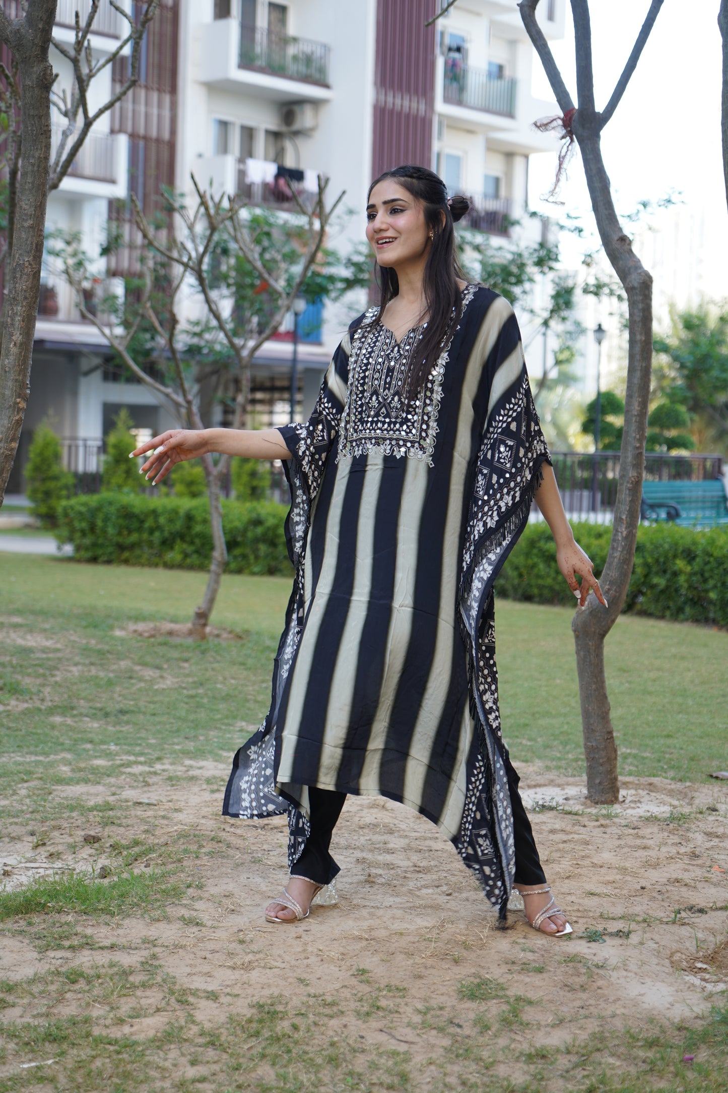 Party wear Salma Sitara Kaftaan Set with graceful design.