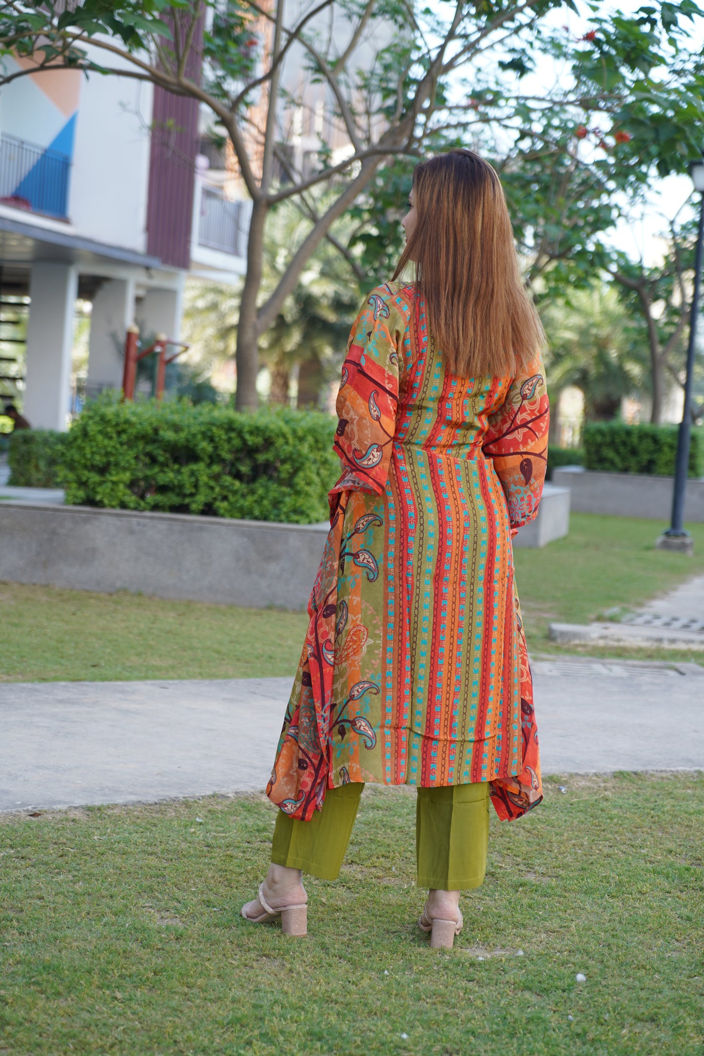 Stylish striped kaftan with relaxed fit for comfort