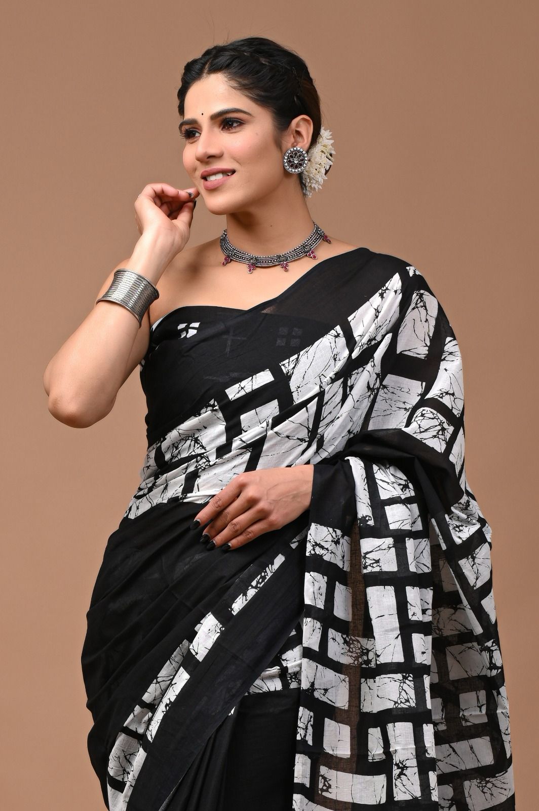 Pure Mul cotton Hand print saree with Blouse.