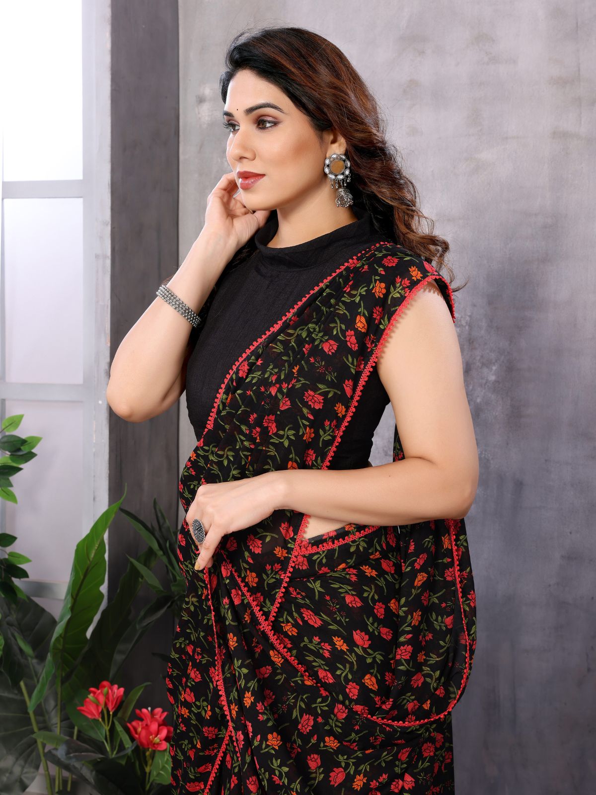 Black And Red Georgette Printed Saree With Unstitched Blouse