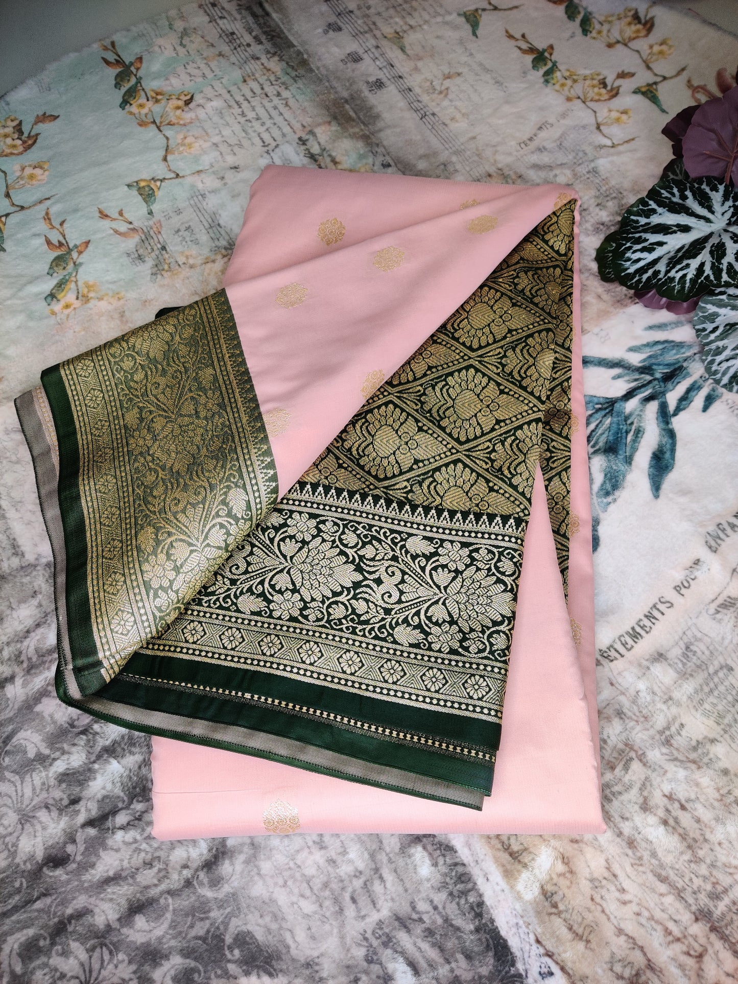 Woven Design Zari Soft Silk Floral Border Saree