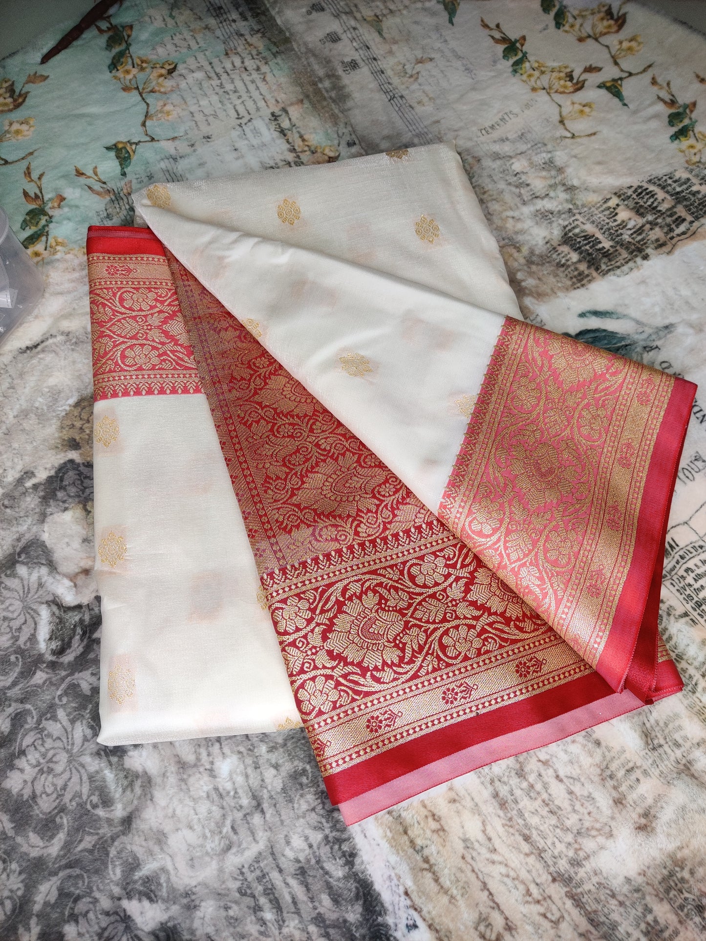 Woven Design Zari Soft Silk Floral Border Saree