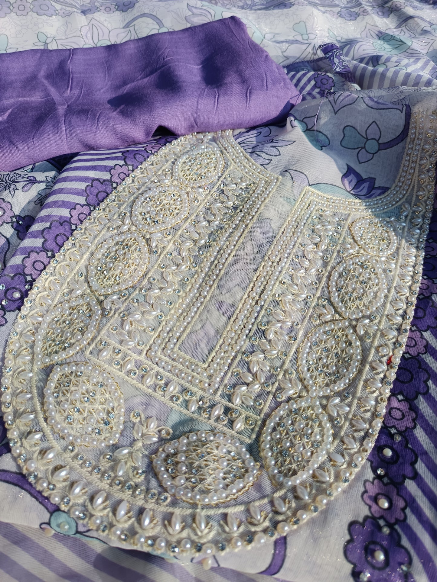 Flowing georgette fabric highlighting the soft and breathable texture