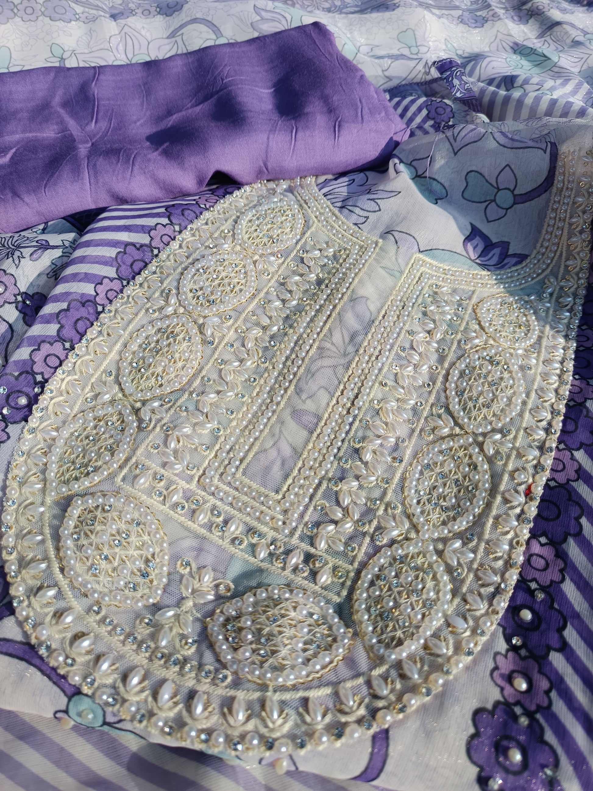 Flowing georgette fabric highlighting the soft and breathable texture