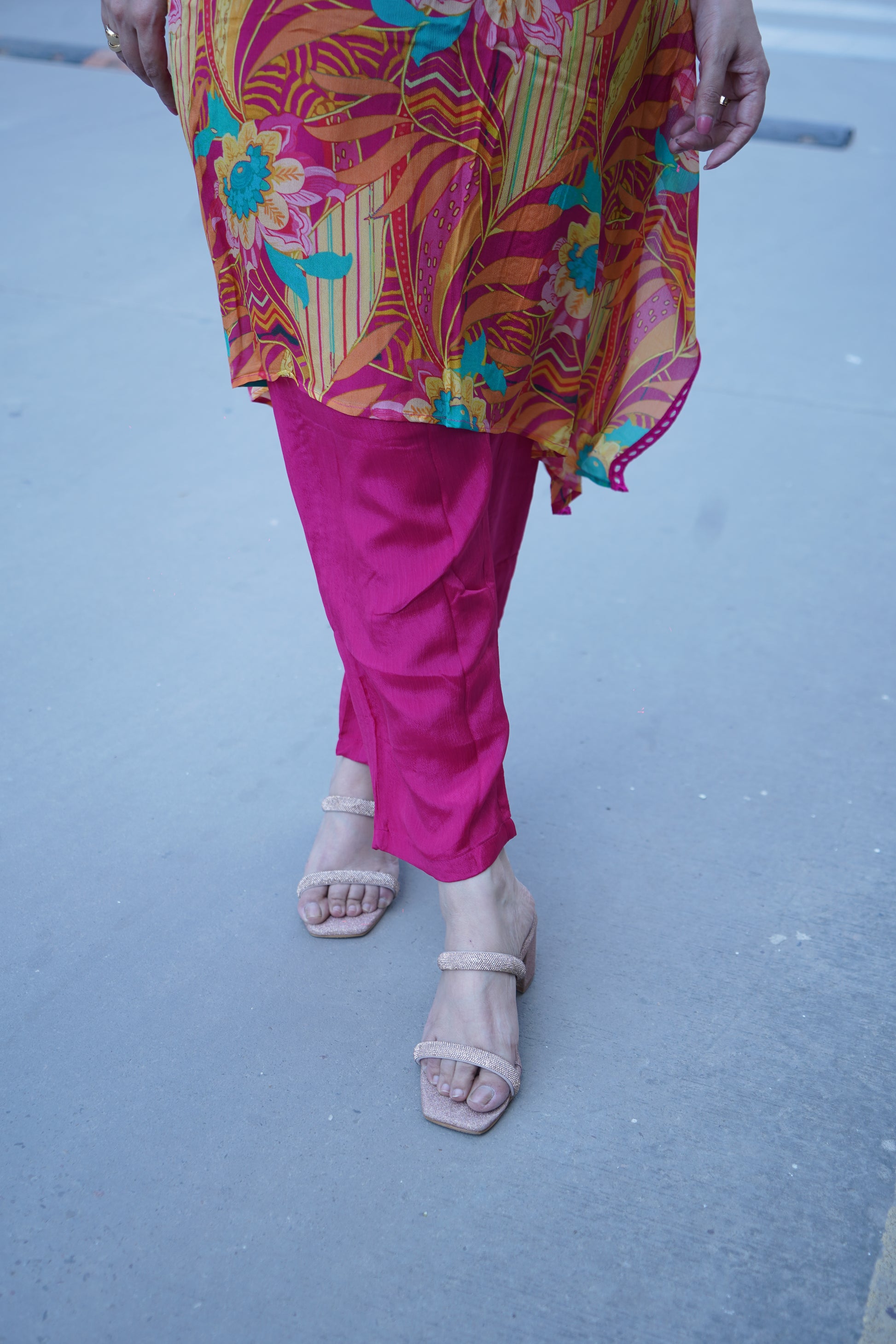 Luxury kaftan set with detailed mirror embellishment


