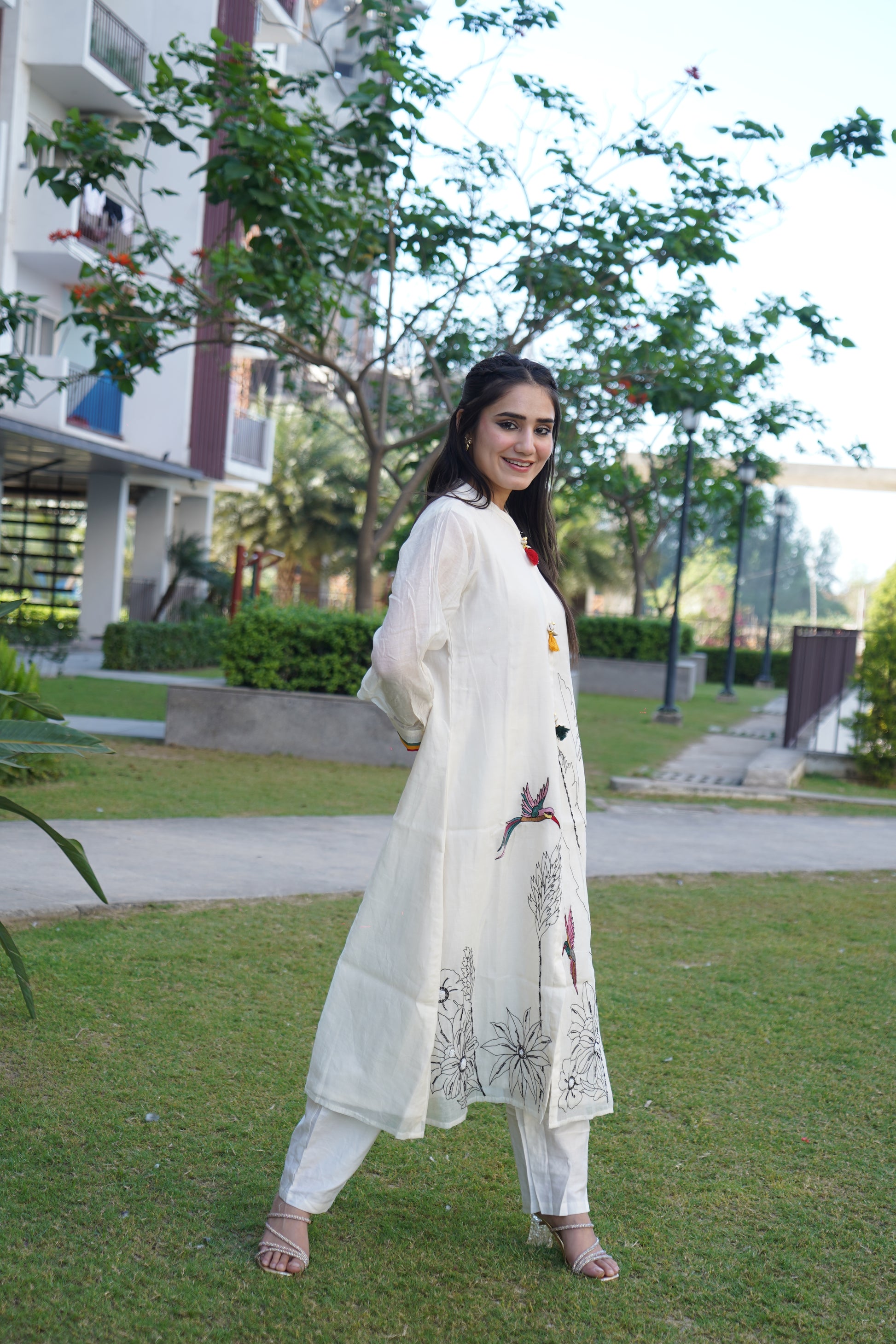  Premium white kurta set designed for a timeless ethnic look

