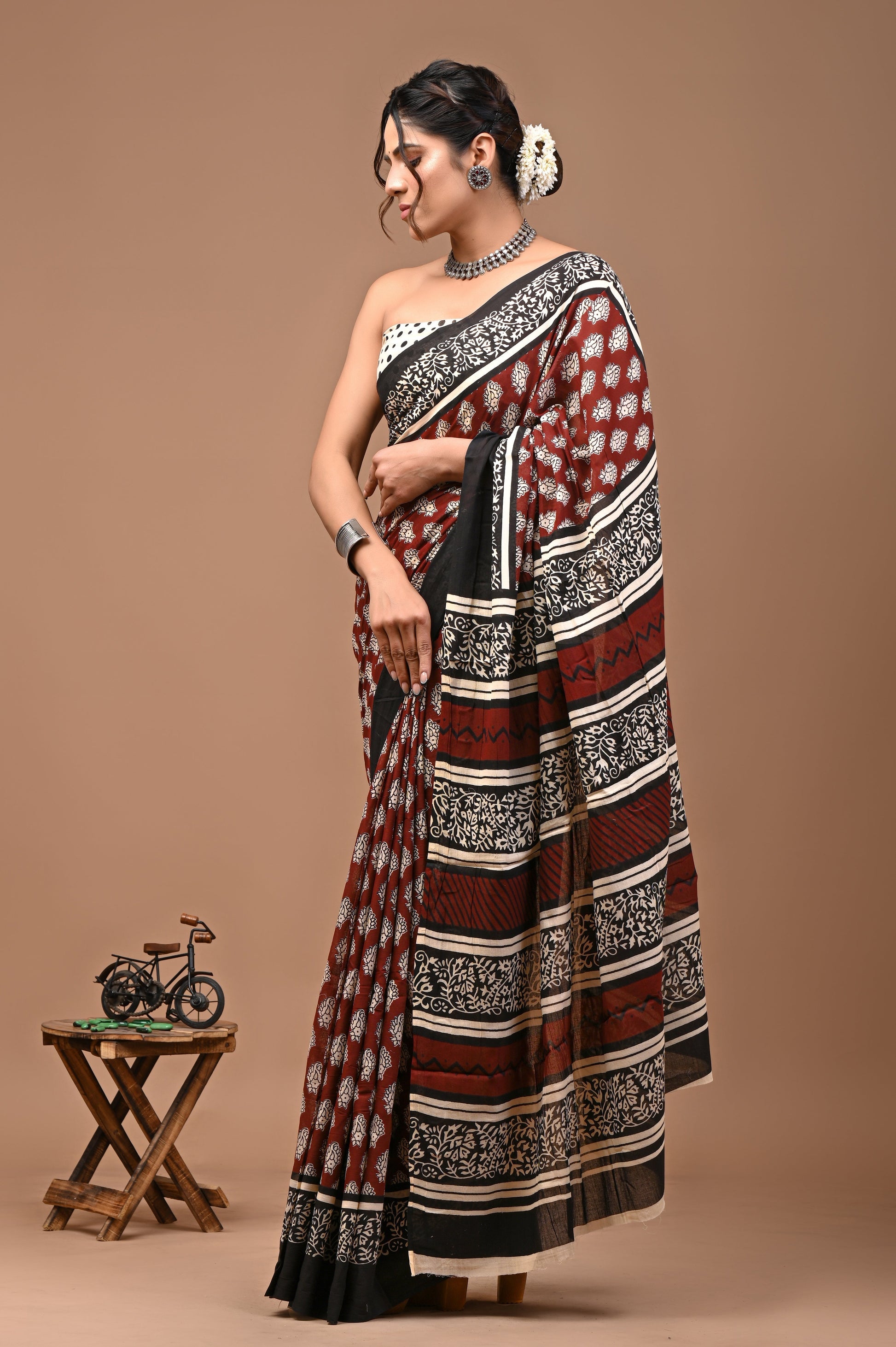 Floral Printed Mulmul Saree with Blouse, perfect for casual outings and festive occasions.